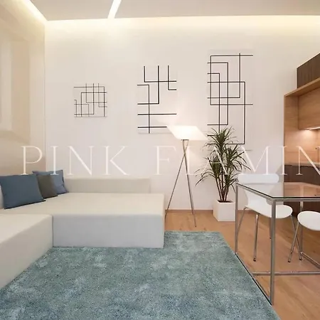 Modern Loft-style - Pink Flamingo Apartment