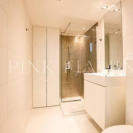 Apartment Modern Loft-style - Pink Flamingo