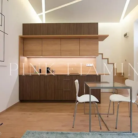 Apartment Modern Loft-style - Pink Flamingo *