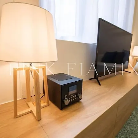Apartment Modern Loft-style - Pink Flamingo *